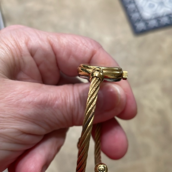 Gucci Bangle Watch 20471L Quartz - Picture 8 of 14